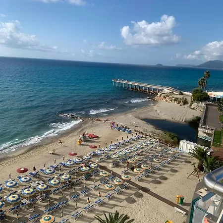 Vela D'oro Sul Mare * Pietra Ligure