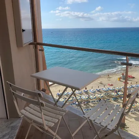 Vela D'oro Sul Mare Pietra Ligure