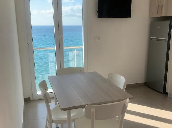 Vela D'oro Sul Mare Pietra Ligure