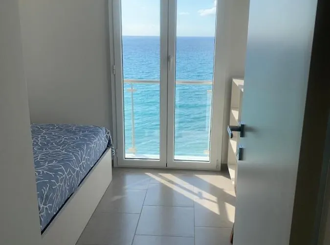 Vela D'oro Sul Mare * Pietra Ligure