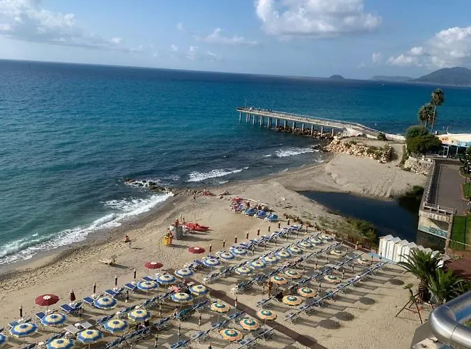 Vela D'oro Sul Mare * Pietra Ligure