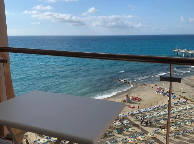 Vela D'oro Sul Mare * Pietra Ligure